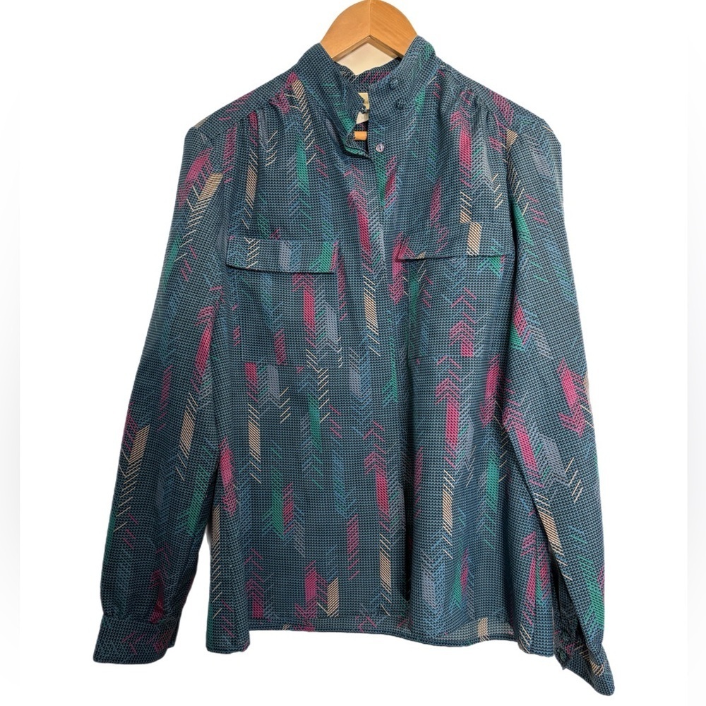 Vintage teal & pink mock neck long sleeve button up blouse w/ front pockets